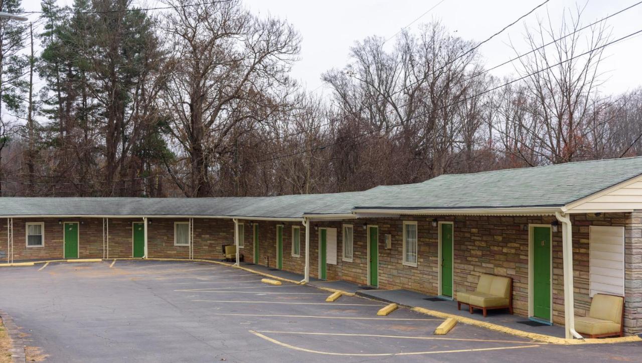 Whispering Pines Motel - Asheville Exterior photo